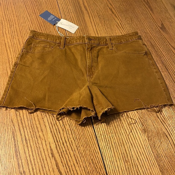 Shorts - Picture 2 of 4